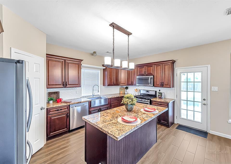 1st image of 20231 Black Canyon Dr
