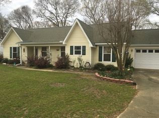 212 Crestwood Cir, Centerville, GA 31028