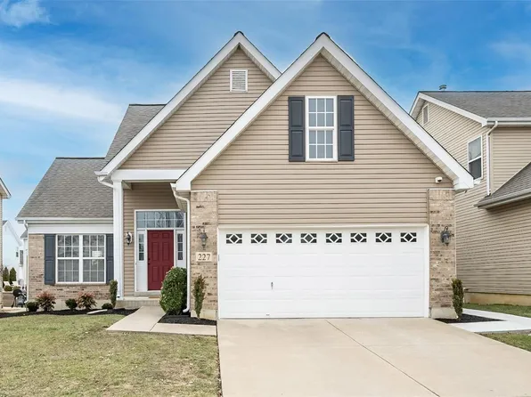 227 Greengate Dr, Lake Saint Louis, MO 63367