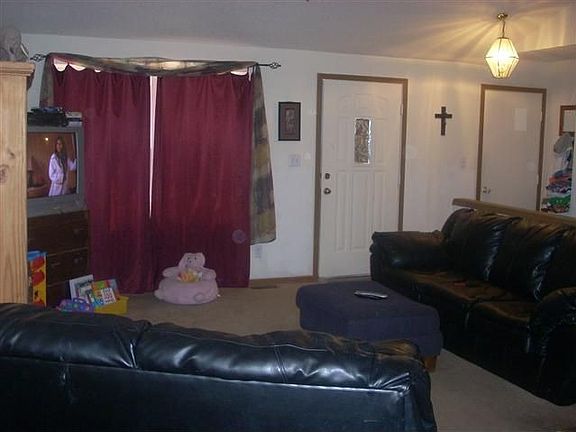 3rd image of 301 Park Dr