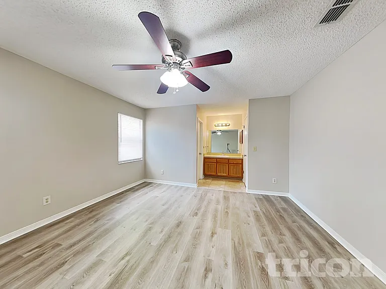 670 Roger Sherman St — Photo 10