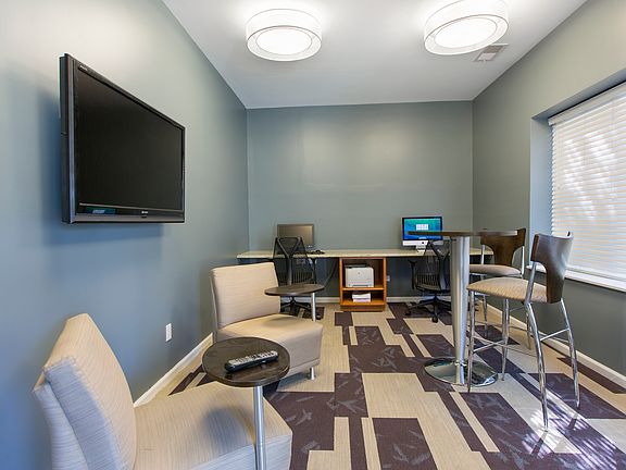 24/7 business center