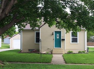 807 S 3rd Ave, Rock Rapids, IA 51246