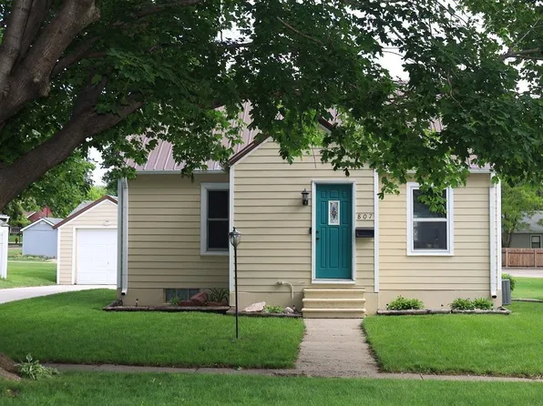 807 S 3rd Ave, Rock Rapids, IA 51246