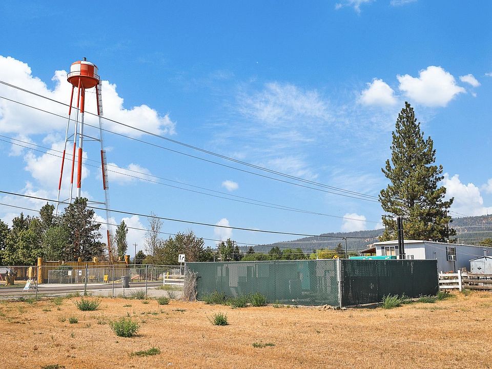 2nd image of 3104 N Barker Rd