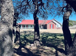 172 Lake Point Rd, Comanche, TX 76442