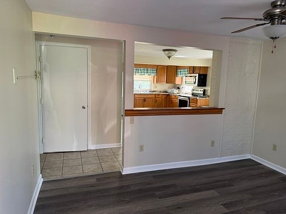 3rd image of 51 Hickory St