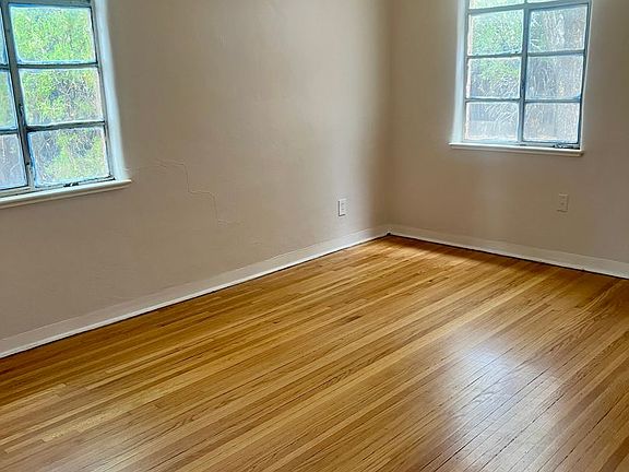 5th image of 1404 Carlisle Blvd SE #1406