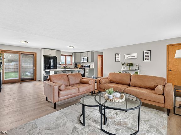 3rd image of 33541 Tullis Dr