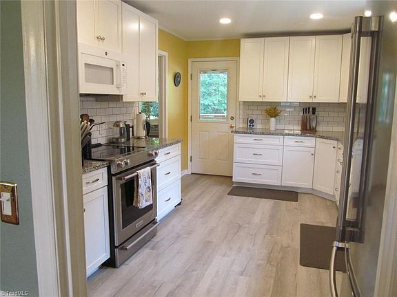 5th image of 170 Queens Ct