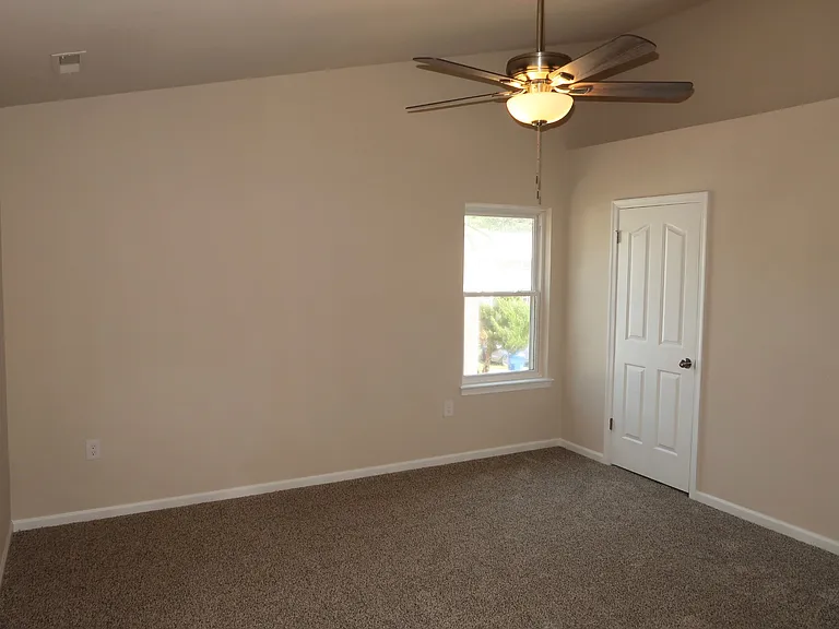 417 Greenview Dr — Photo 16