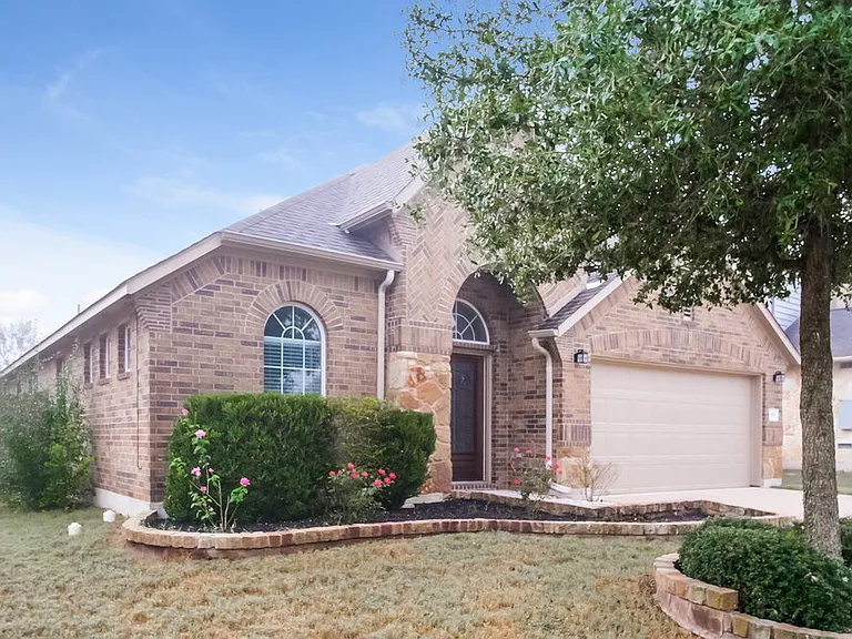 837 Clear Springs Holw — Photo 3