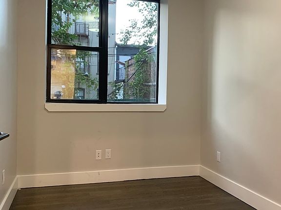 5th image of 199 Stockholm St #114