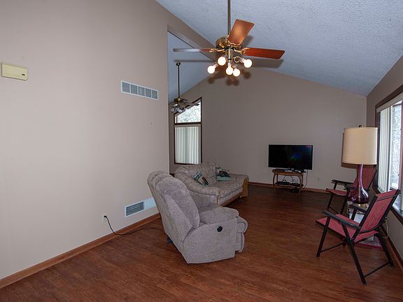 4th image of 25041 S Marian Ave