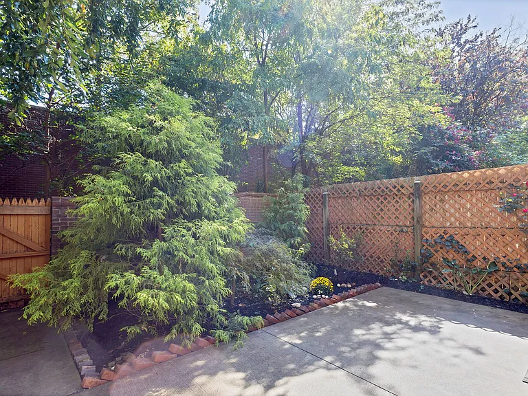 6414 Seven Oaks Ct — Photo 18