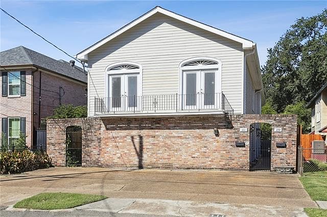 1st image of 109 Avenue E