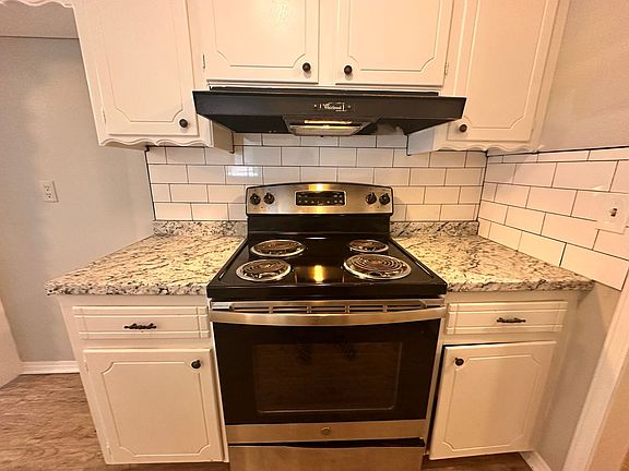 4th image of 9313 NE Stardust Ln