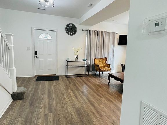 5th image of 15736 Turlington Ave