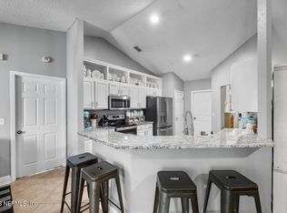 1435 Summit Oaks Dr E, Jacksonville, FL 32221