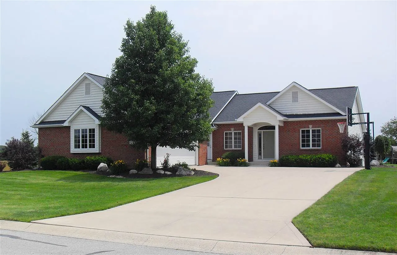 15324 Baroness Pl photo 1