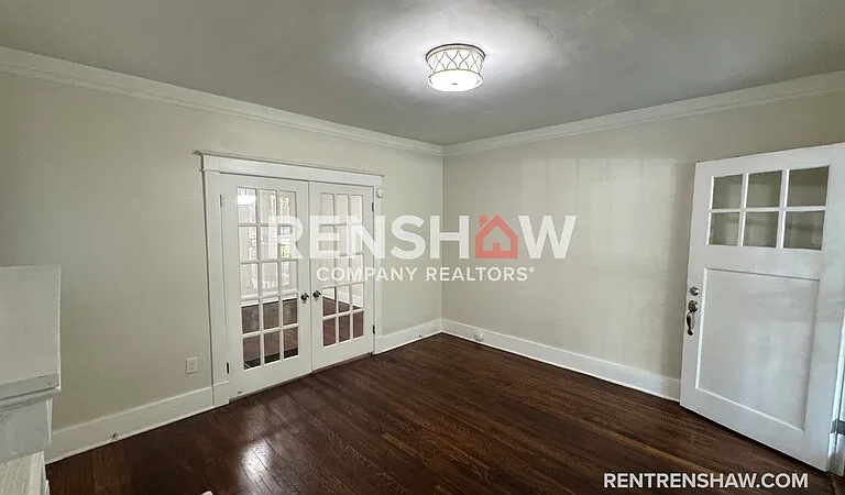 3298 Spottswood Ave — Photo 2