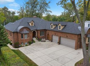 7722 Eleanor Pl, Willowbrook, IL 60527