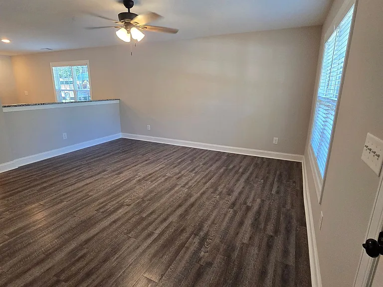 404 S Rose Ave — Photo 5