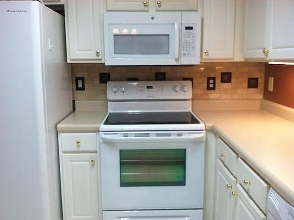 5th image of 190 Stoneforest Dr