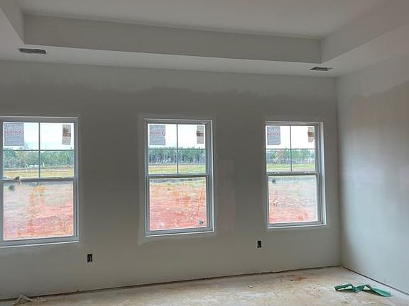3rd image of 194 Spyglass Ln