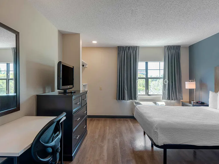 Studio Suite - 1 Queen Bed