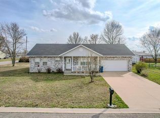 1108 Troutman Dr, Lebanon, MO 65536