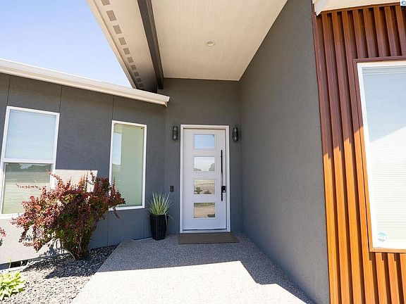 3rd image of 6509 Pearl Ct