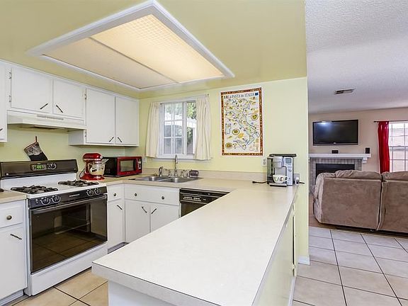 5th image of 804 Pebble Beach Ln