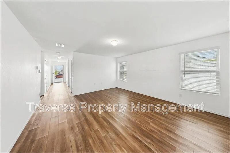 3 bed, 2.0 bath, 1265 sqft, $1,895 — Photo 4