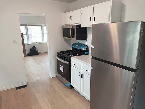 3rd image of 2137 Oakland Ave