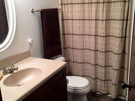 Lower level 3/4 bath