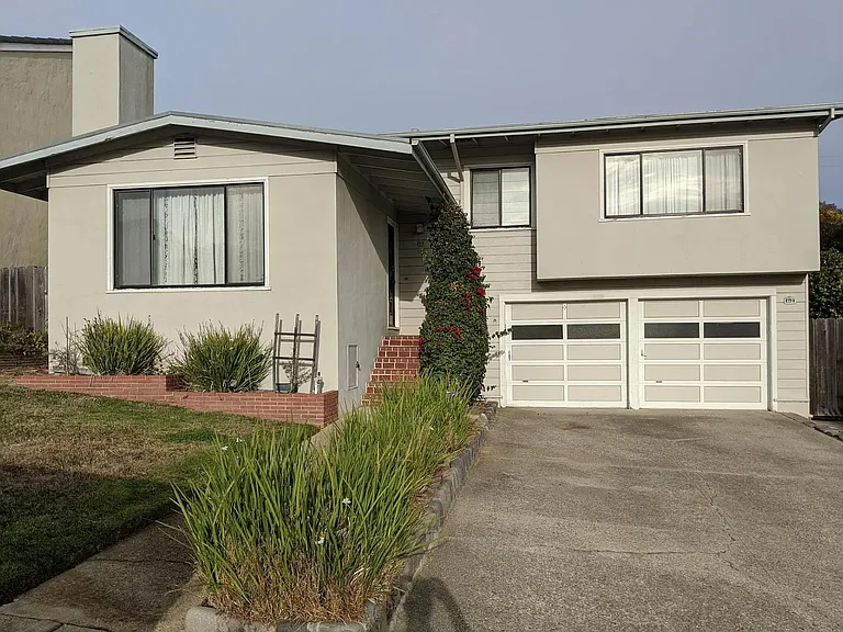 412 Avalon Dr — Photo 1