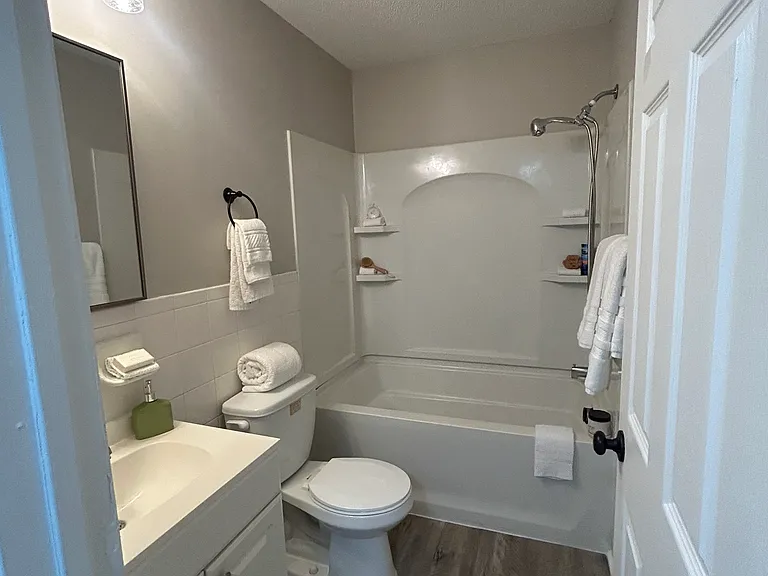 2220 Lincoln St #B — Photo 6