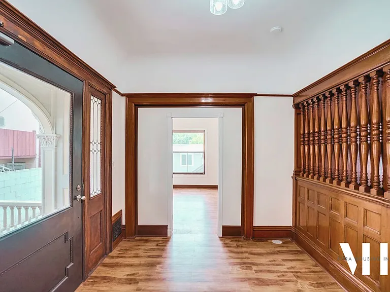 1180 W Adams Blvd — Photo 4