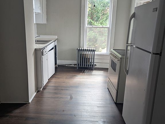 4th image of 135 Chester St Front 3