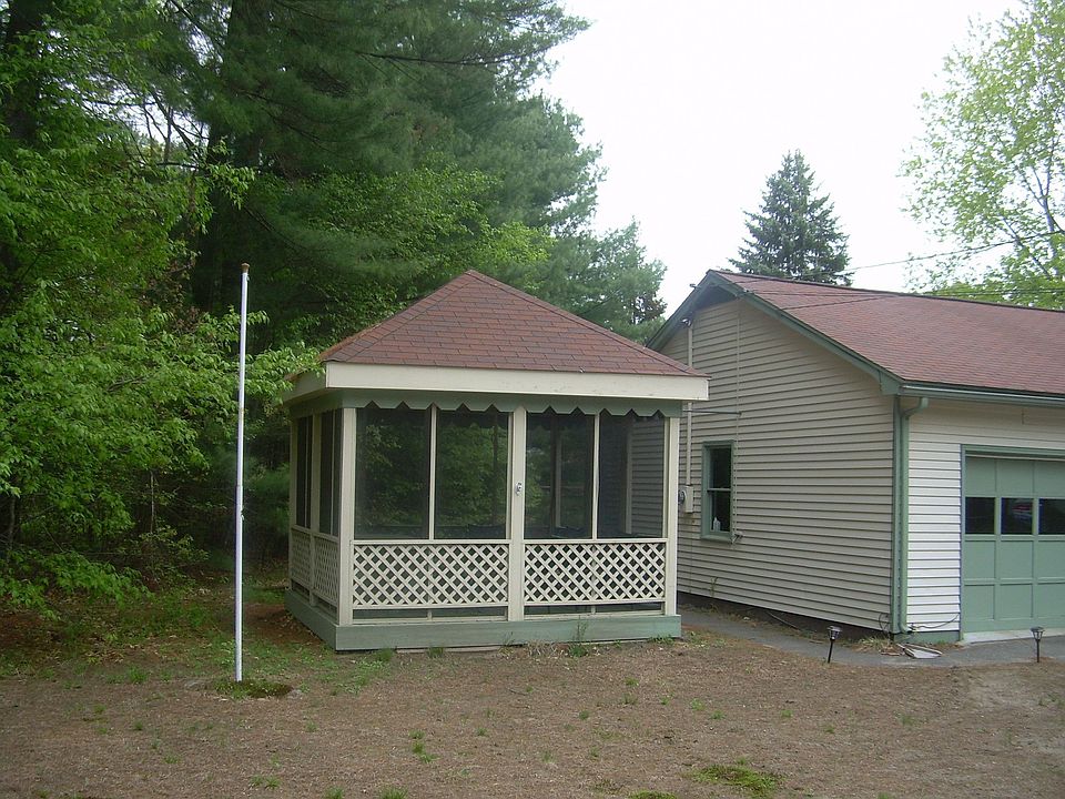 2nd image of 72 Horse Pond Rd