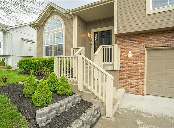 2nd image of 1227 Honeysuckle Dr