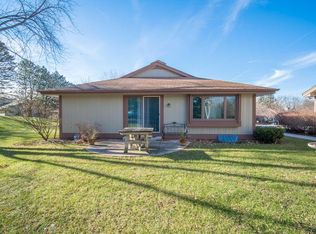 5038 S Stonehedge Dr, Milwaukee, WI 53220