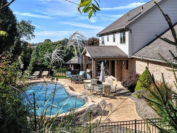 4th image of 816 Rembrandt Cir