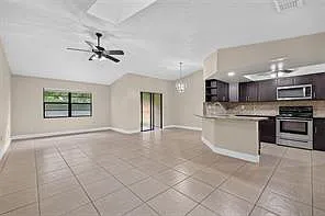 660 Royalty Ct — Photo 5