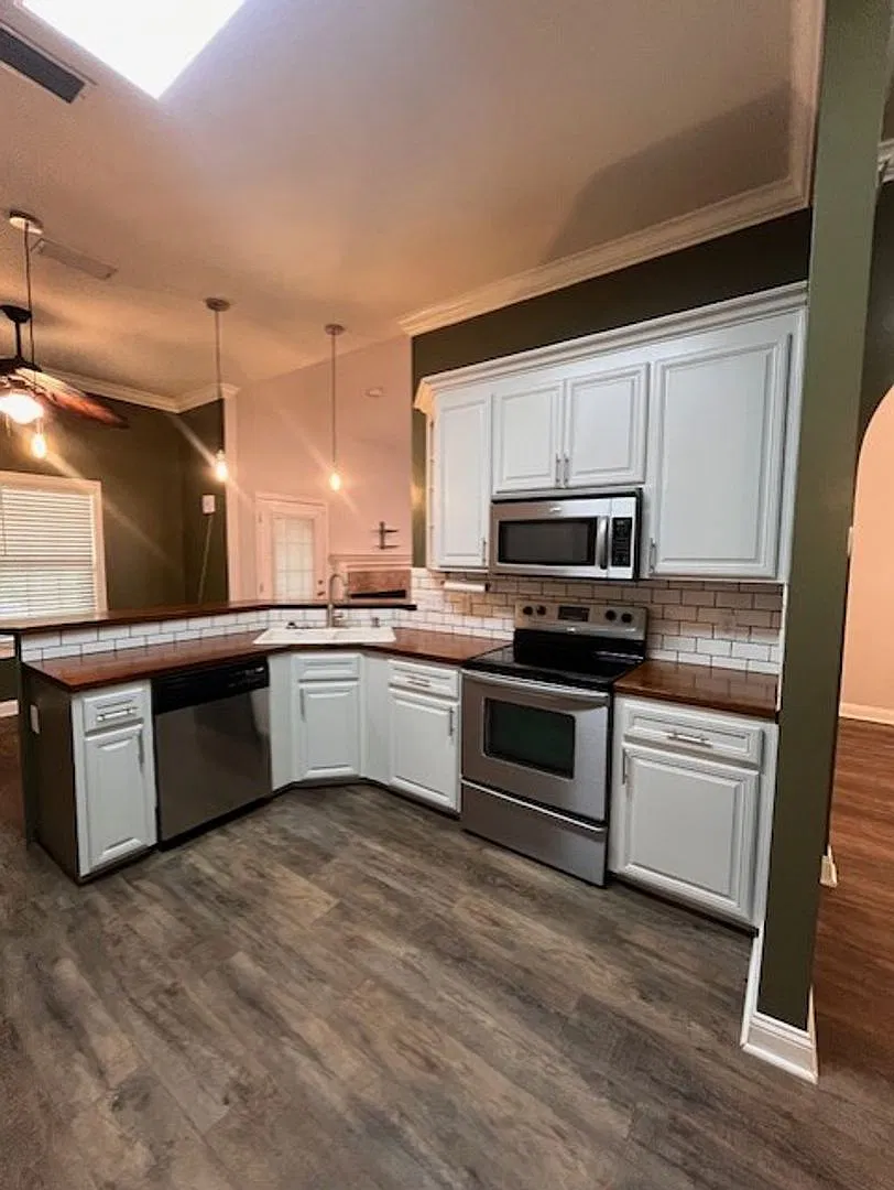 Beautiful home in Northlake S/D — Photo 2
