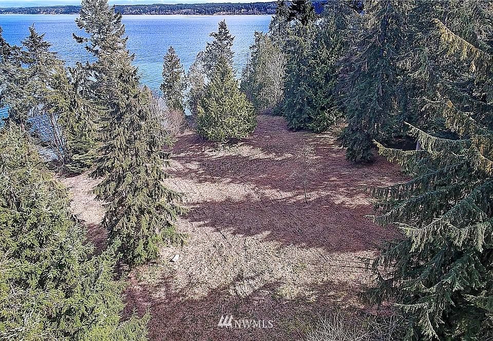 1st image of 26 SE Camano Dr