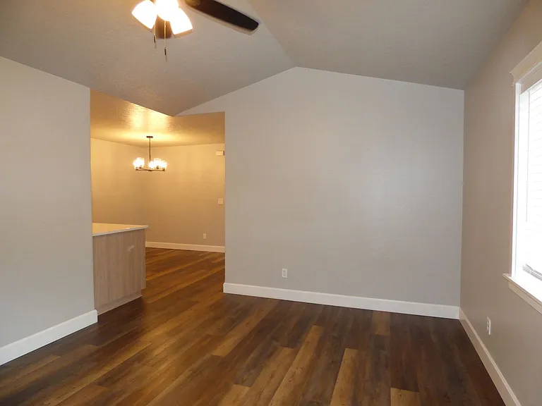 3576-3578 Fisher Ct NE — Photo 8