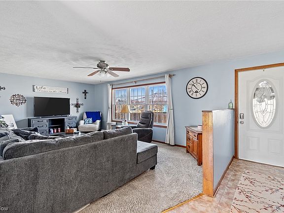 3rd image of 180 Hilltop Dr