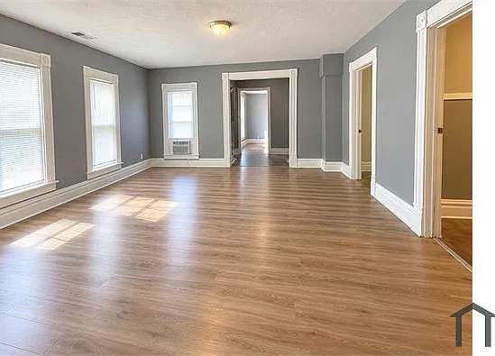 3 bed, 1200 sqft, $1,600 — Photo 2